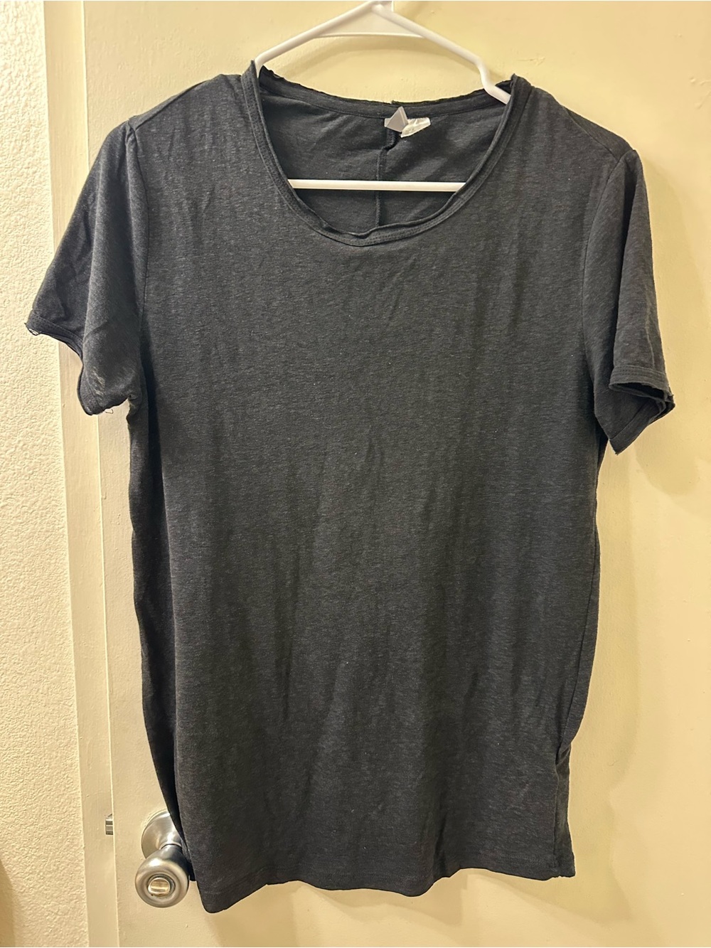 Men’s H&M tshirt with raw edge